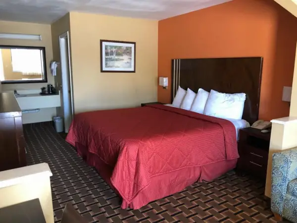 La Grange Executive Inn and Suites 9