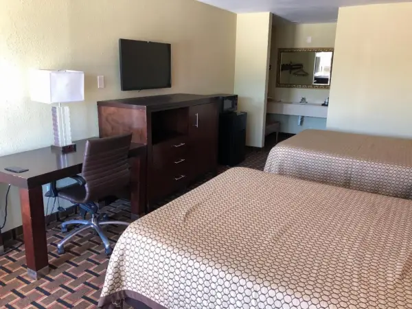 La Grange Executive Inn and Suites 4