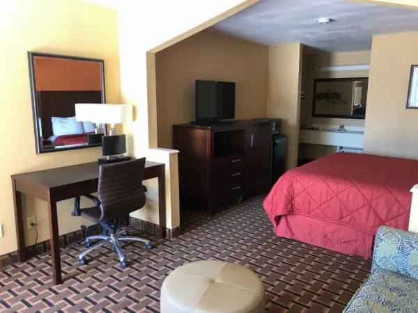 La Grange Executive Inn and Suites 5