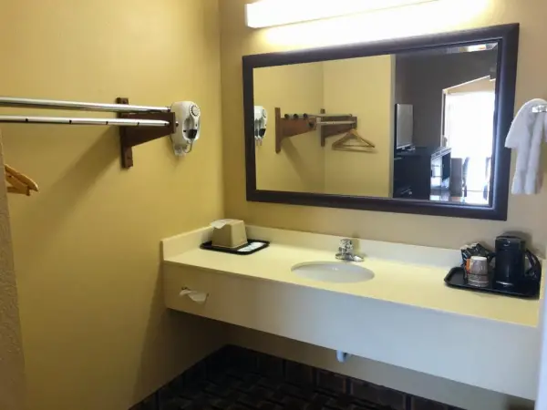 La Grange Executive Inn and Suites 6