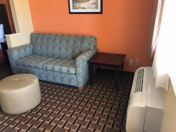 La Grange Executive Inn and Suites 7