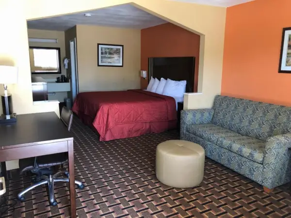 La Grange Executive Inn and Suites 8